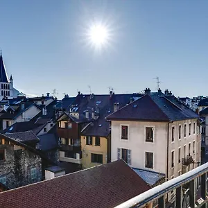 https://le-balcon-annecien-vue-sur-les-toits-pour-2-4-personnes-avec.hotels-rhonealpes.com