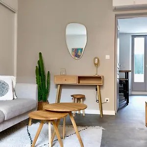 https://le-limoni-patio.fr-provencehotel.com